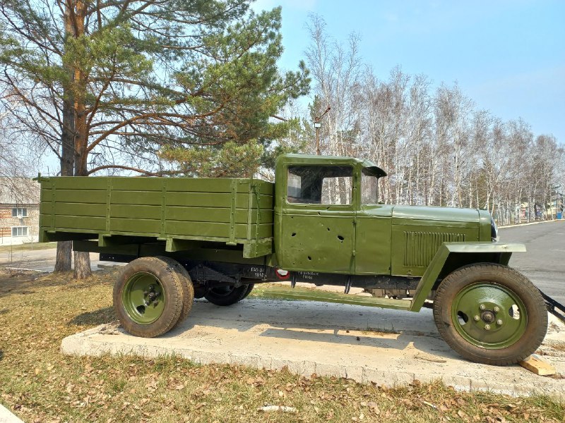 Новый памятник автомобилю ГАЗ-АА "Полуторка" установили на центральной площади села Яковлевка