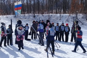 Мороз и солнце, день чудесный. Вставай на лыжи, друг  прелестный! Бери родителей, друзей - К нам на  3