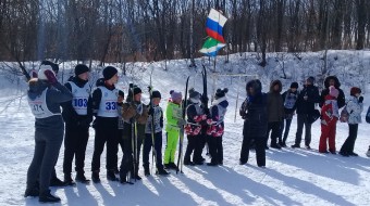 Мороз и солнце, день чудесный. Вставай на лыжи, друг  прелестный! Бери родителей, друзей - К нам на  2