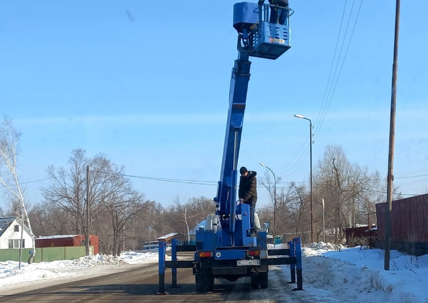 В селе Яковлевка провели работы по замене ламп уличного освещения